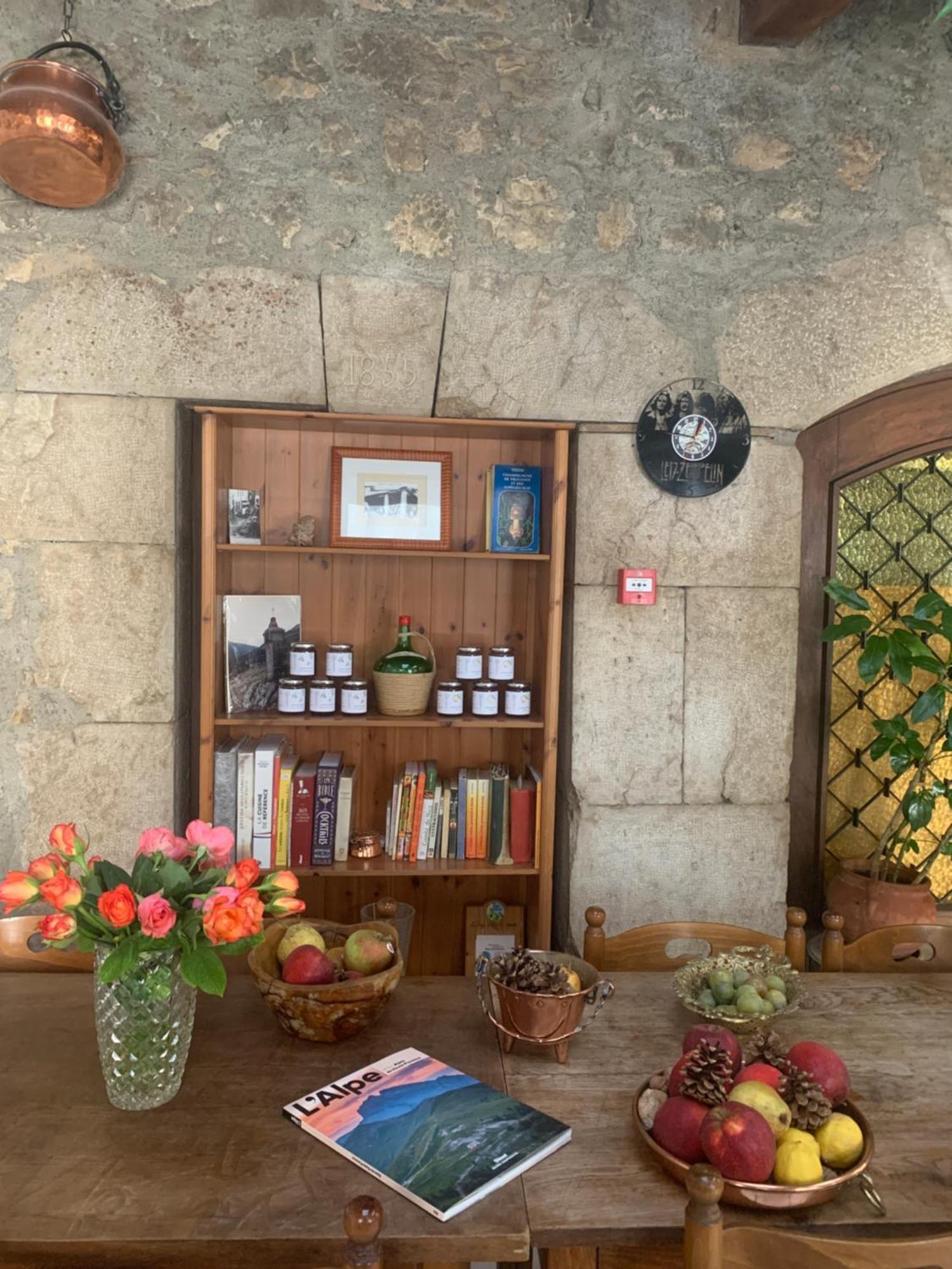 Auberge Lou Jas Soleilhas Екстериор снимка